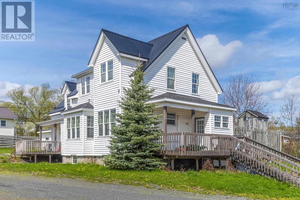 102 North Foord Street, Stellarton