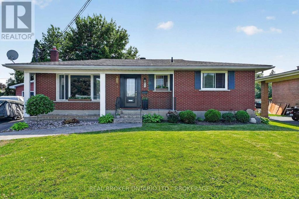 821 Haldimand Crescent, Cornwall