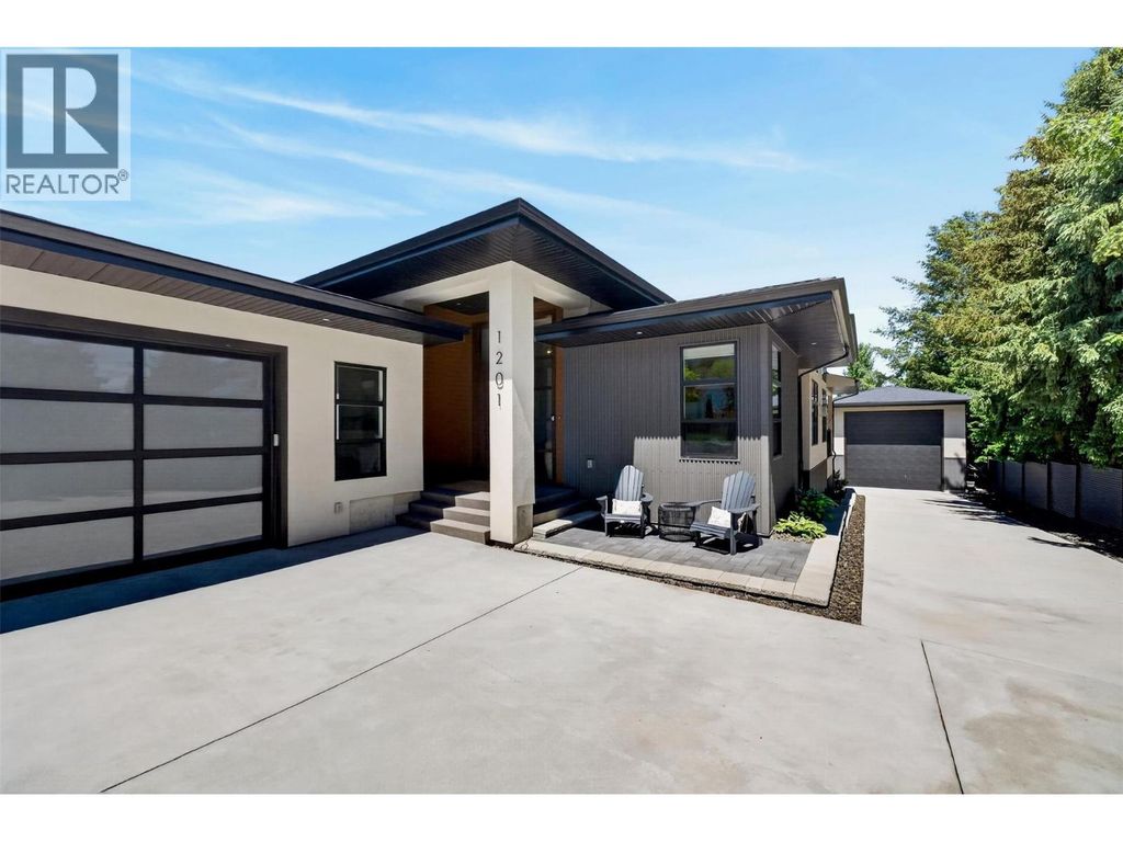 1201 20 Avenue Sw, Salmon Arm