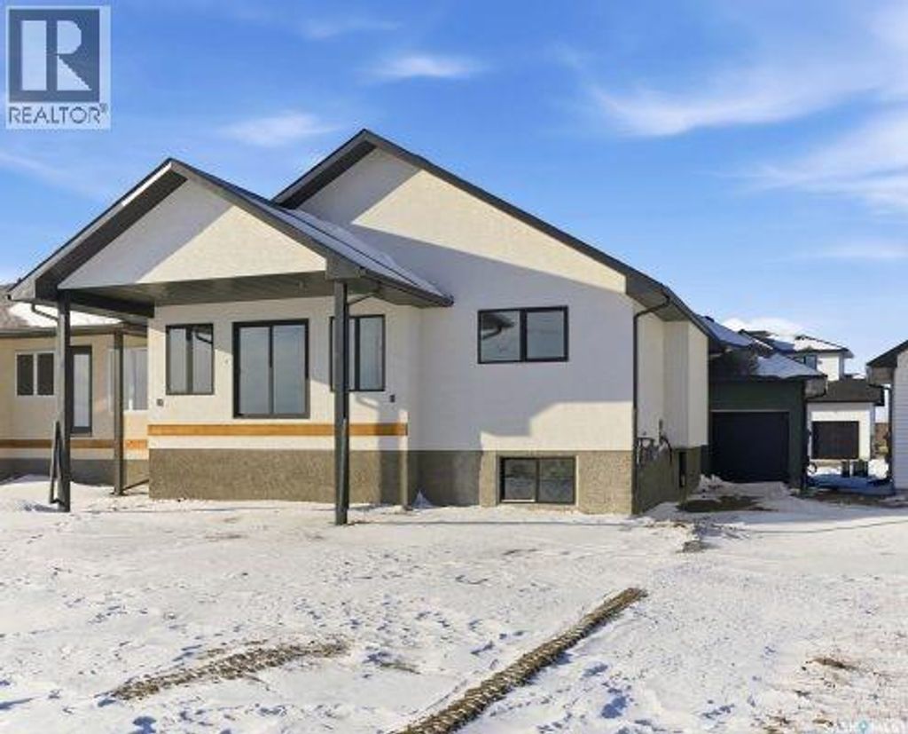 1056 West Park Boulevard, Moose Jaw