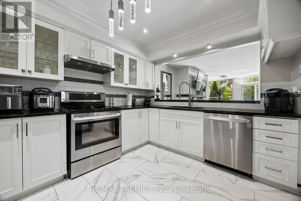 8 - 100 Arbors Lane, Vaughan (west Woodbridge)