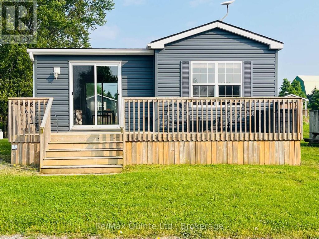 8 Cricket Ln - 486 County Road 18, Prince Edward County (athol Ward)
