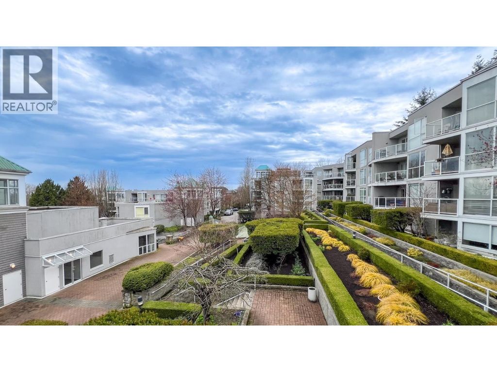 205 8430 Jellicoe Street, Vancouver