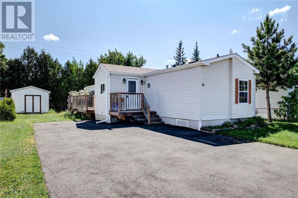 76 Corbin Avenue, Wahnapitae