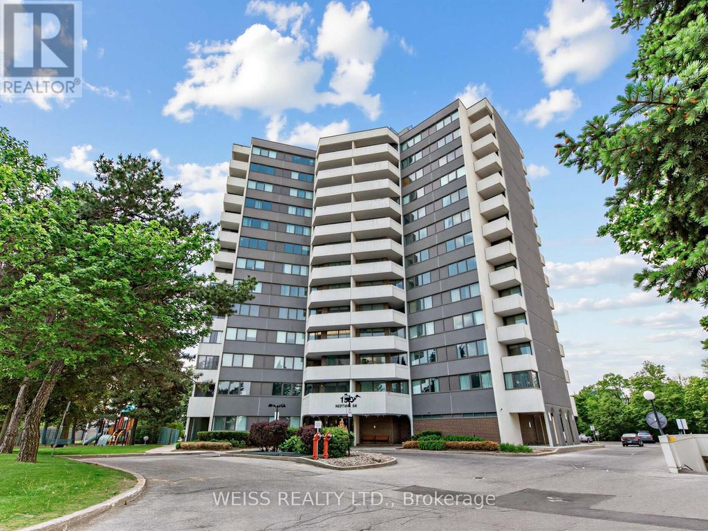 202 - 150 Neptune Drive, Toronto (englemount-Lawrence)