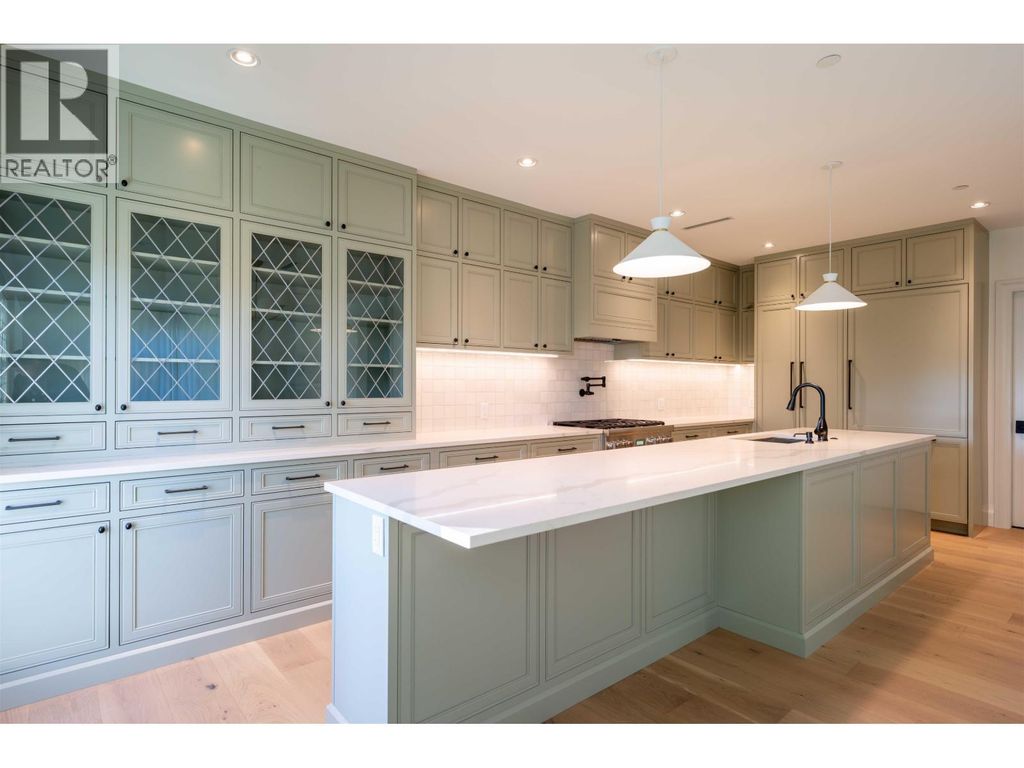 2 1310 W King Edward Avenue, Vancouver