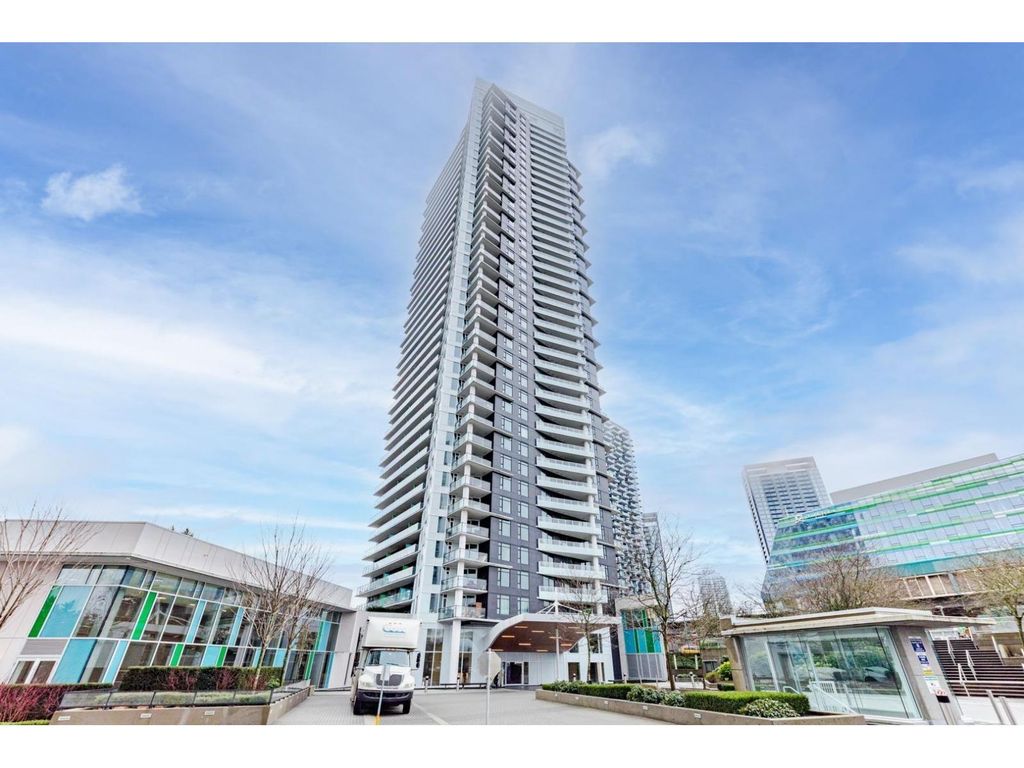 3303 9887 Whalley Boulevard, Surrey
