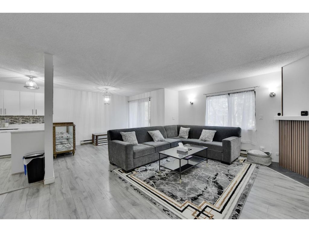 203 7064 133b Street, Surrey