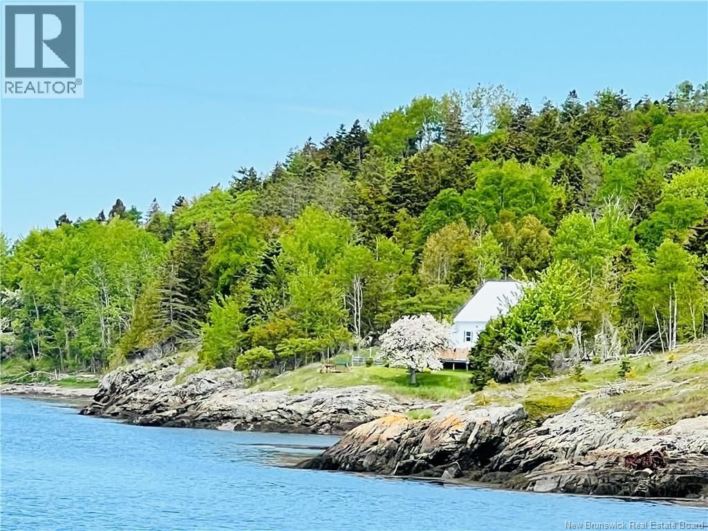 30 Stover Road, Fairhaven