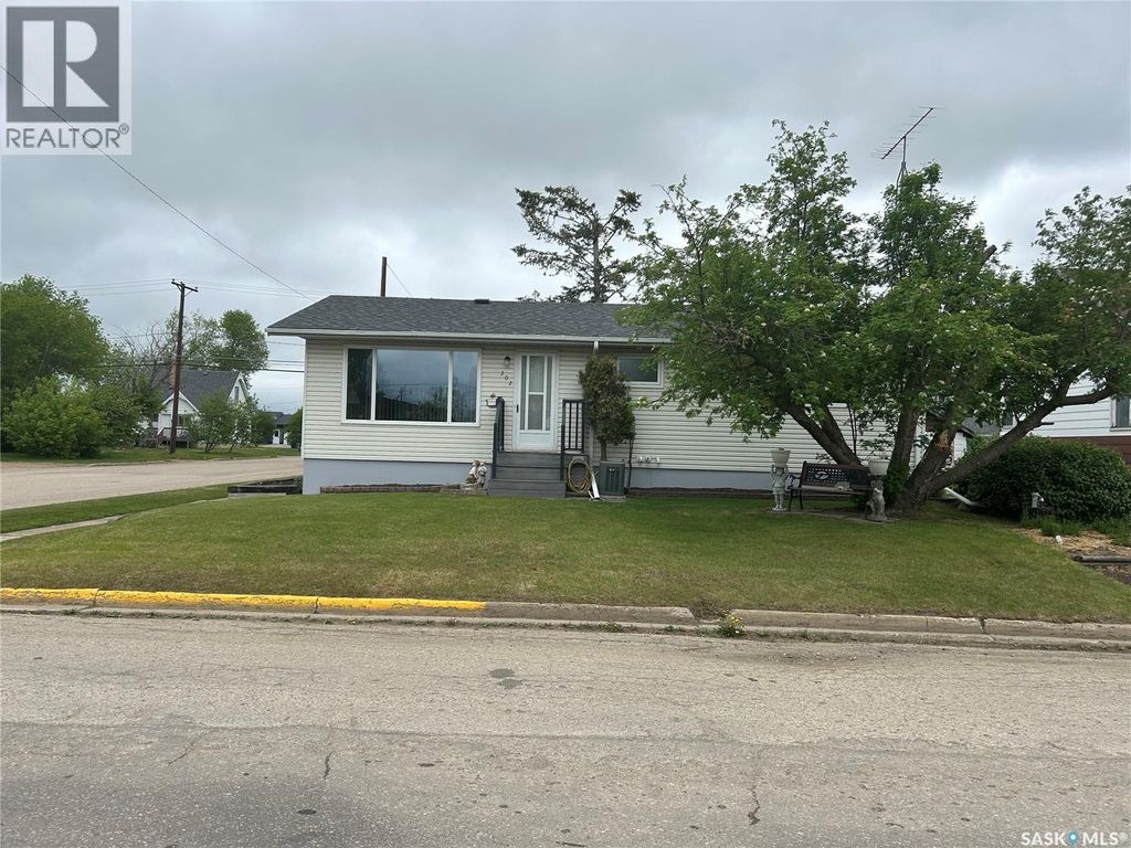 202 2nd Street W, Carrot River