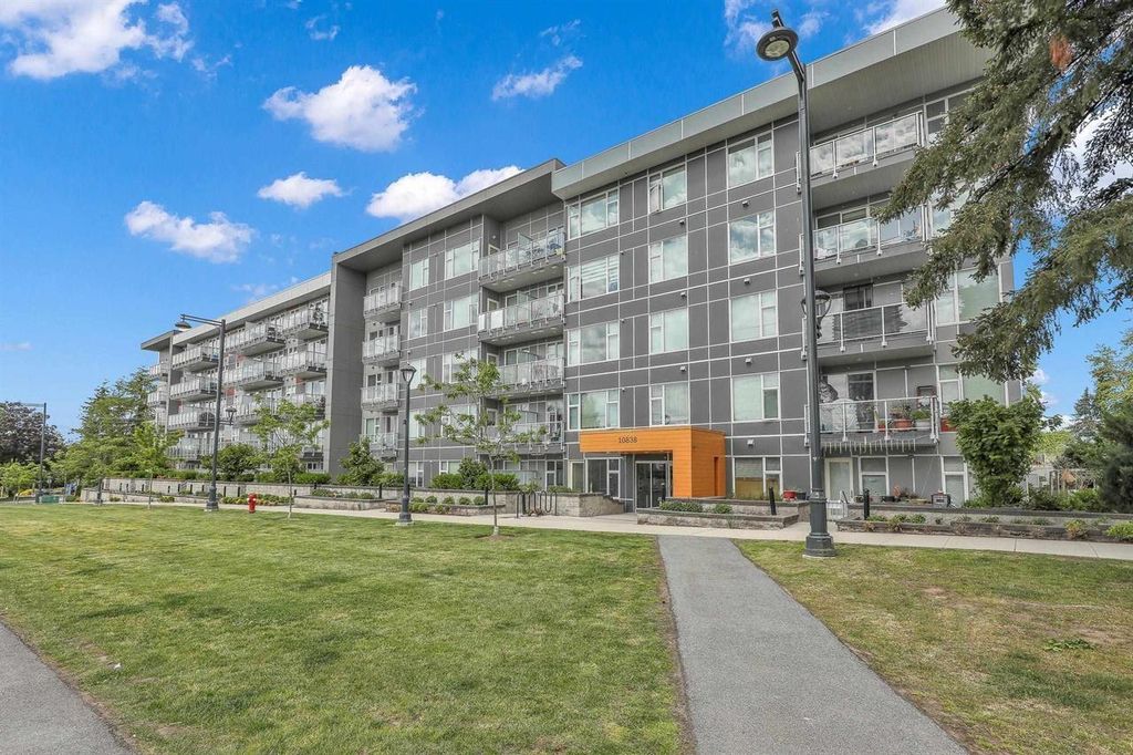220 10838 Whalley Boulevard, Surrey