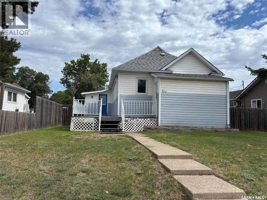 1012 Stadacona Street E, Moose Jaw