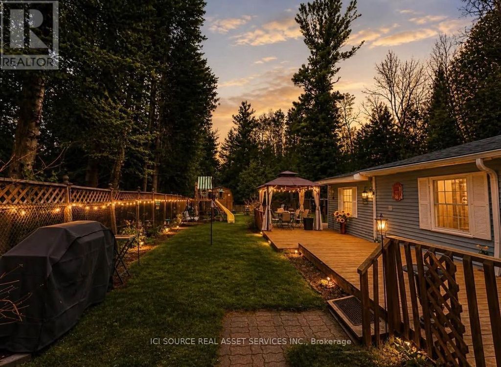 126 Pinecrest Avenue, Wasaga Beach