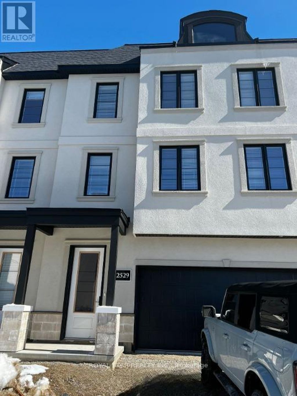 32 - 2529 Meadowlands Way, London North (north R)