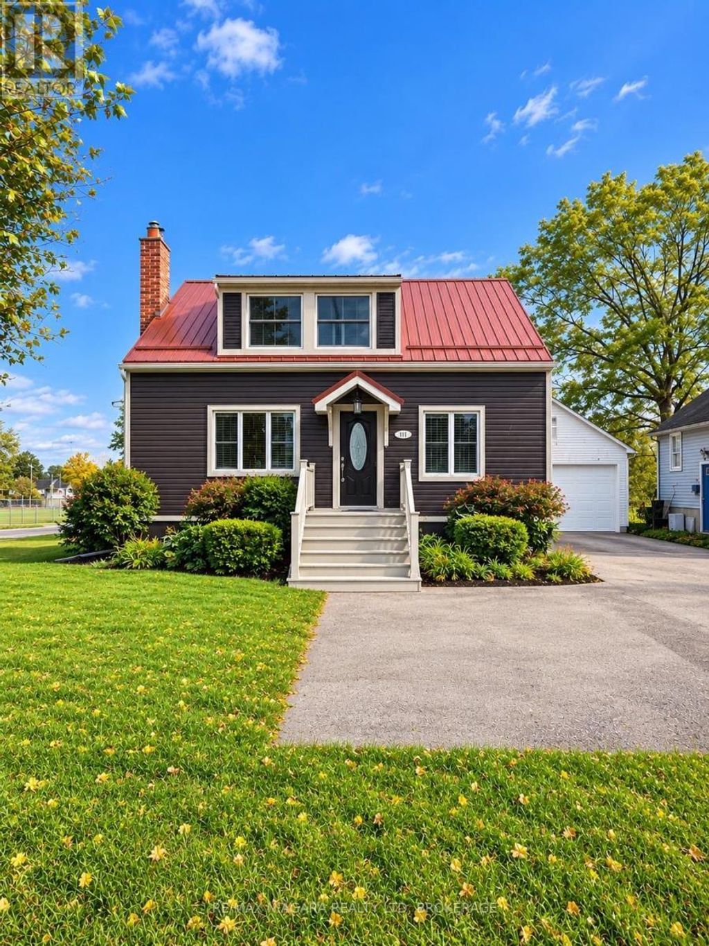 401 Fielden Avenue, Port Colborne (sugarloaf)