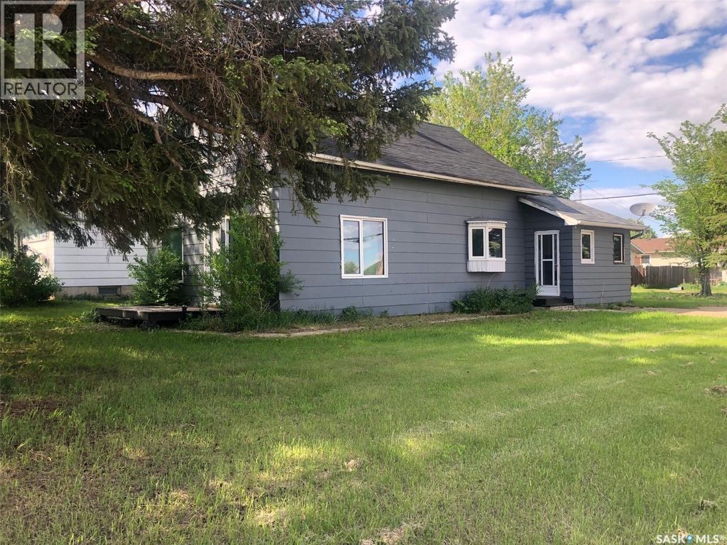 202 1st Avenue Nw, Preeceville