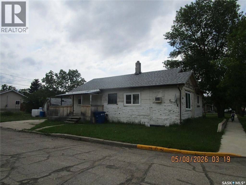 330 2nd Avenue E, Assiniboia