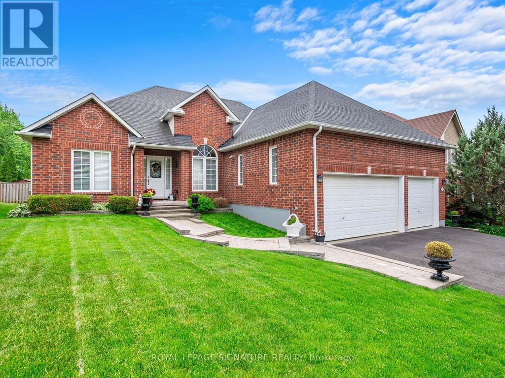85 Ferncroft Drive, Georgina (historic Lakeshore Communities)