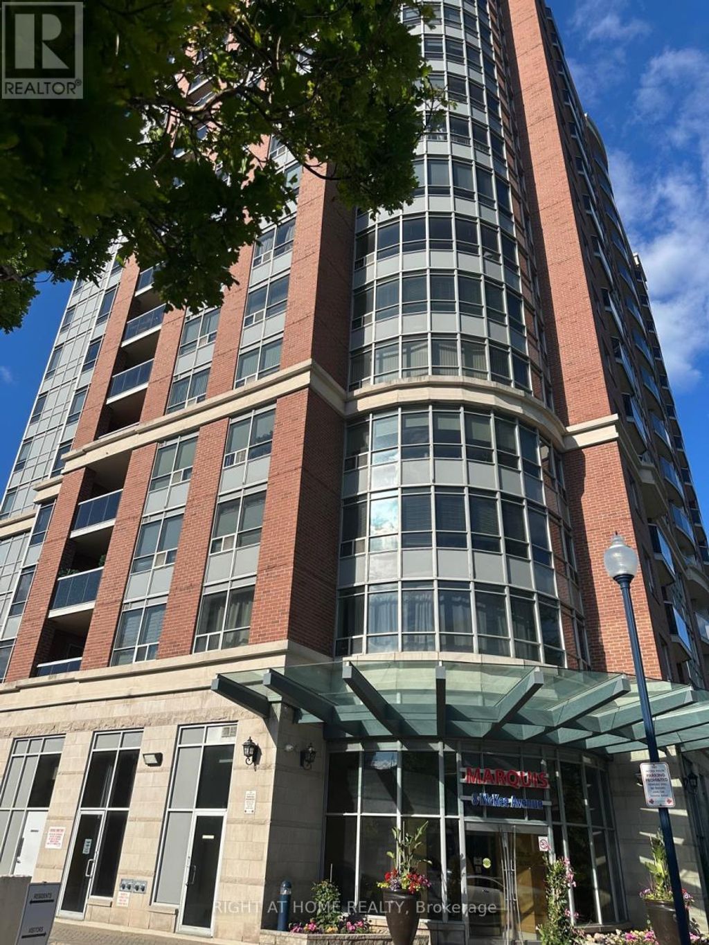 201 - 8 Mckee Avenue, Toronto (willowdale East)