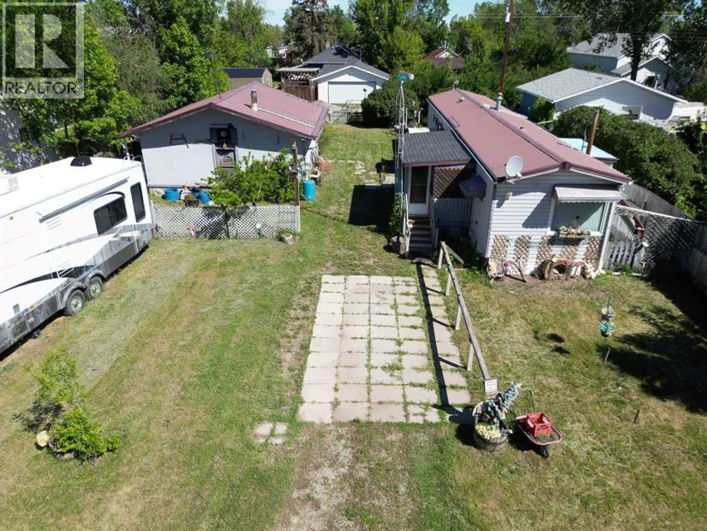 221 Truman Street, Carmangay
