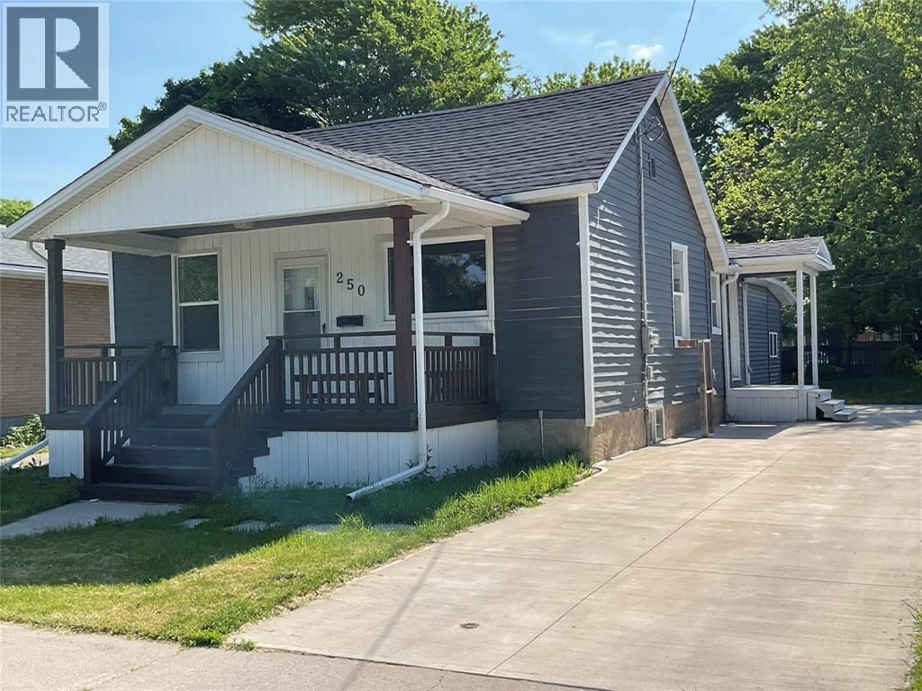 250 Russell Street South, Sarnia