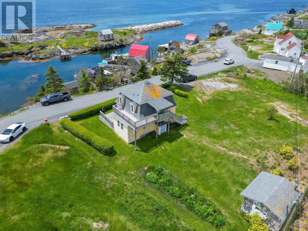 125 The Point Road, Blue Rocks