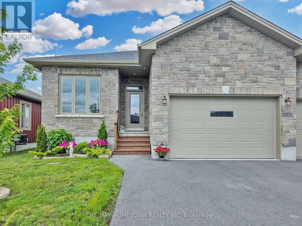 8 Billings Avenue W, South Dundas