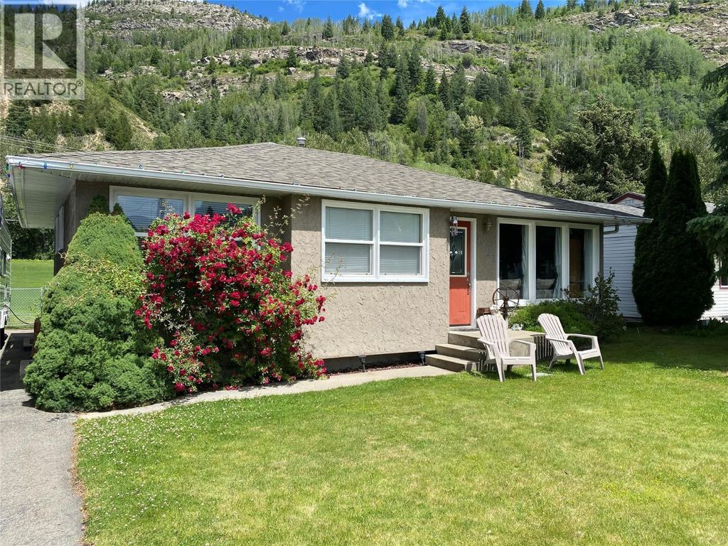 1153 Marianna Crescent, Trail