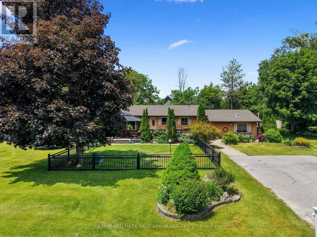 8310 Smylie Road, Hamilton Township