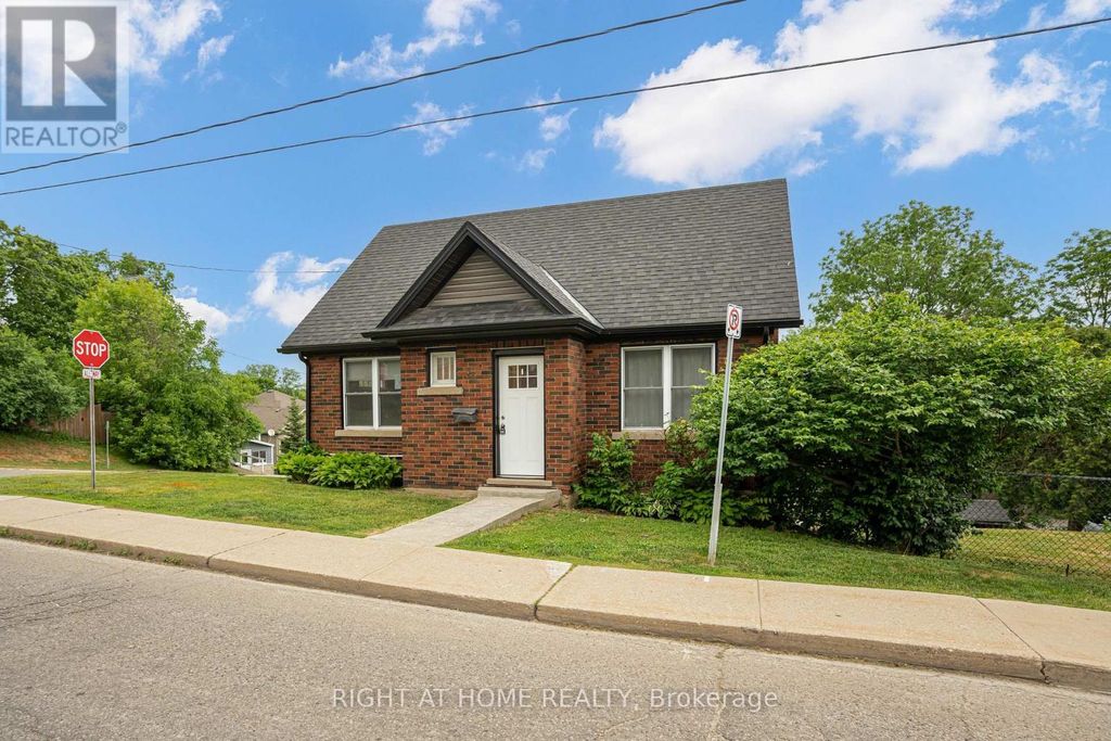 38 Washington Street, Brant (paris)