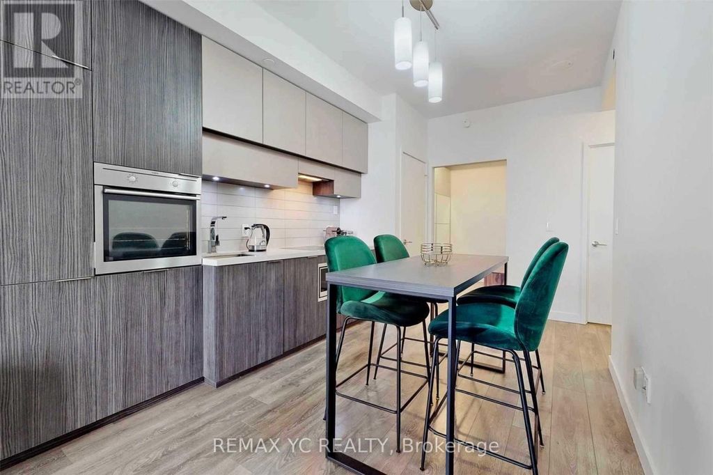 2212 - 8 Eglinton Avenue E, Toronto (mount Pleasant East)