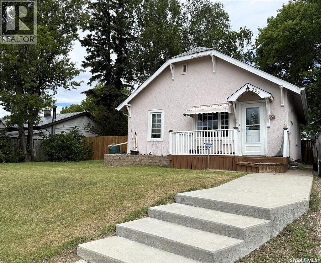 320 23rd Street E, Prince Albert