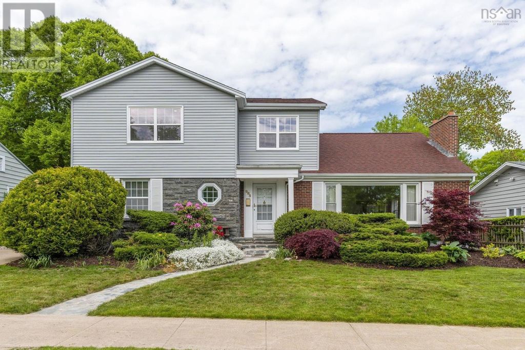 985 Beaufort Avenue, Halifax