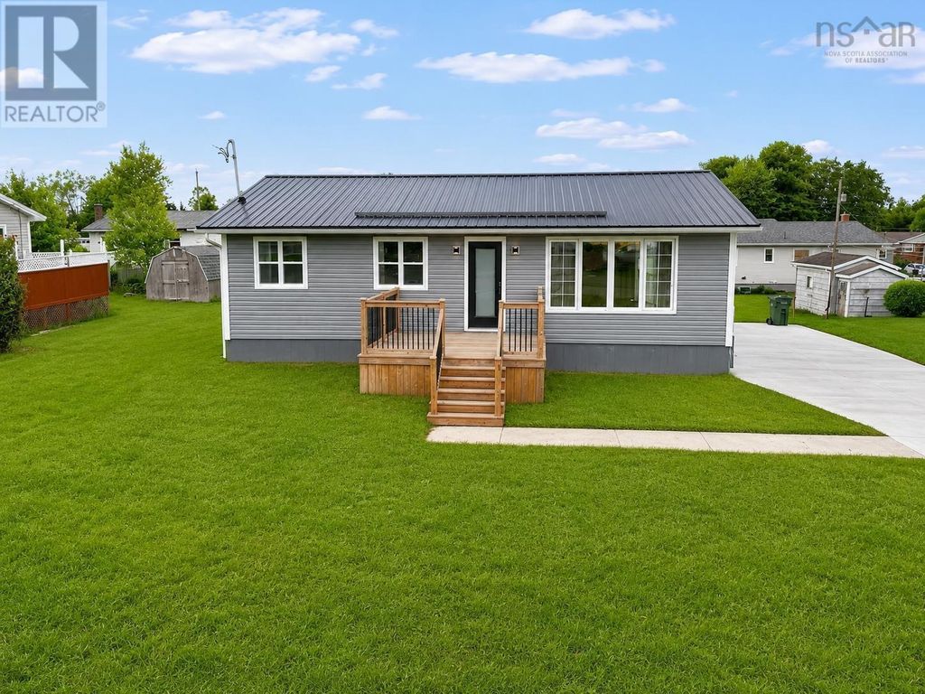 162 Monteith Avenue, Westmount