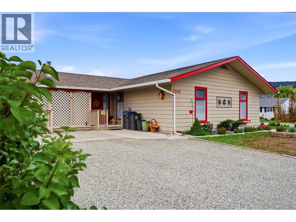 2102 Clapperton Avenue, Merritt