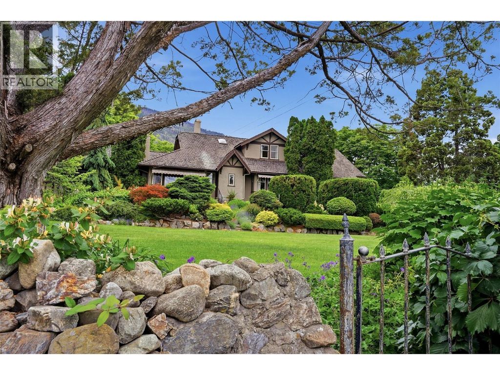 5290 Sumac Street, Oliver