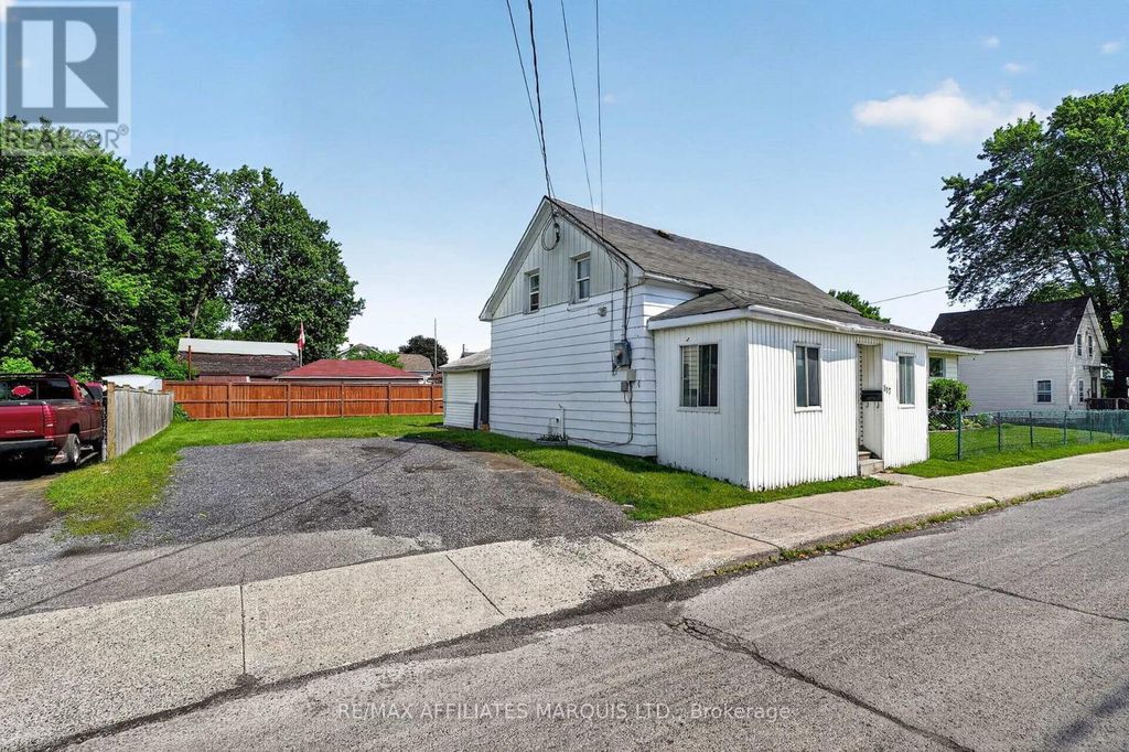 117 Sixth Street W, Cornwall