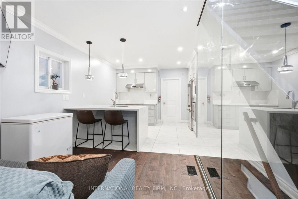 568 Delaware Avenue N, Toronto (wychwood)