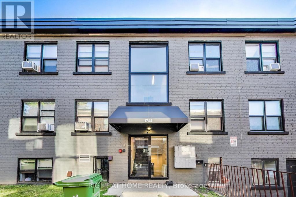 13 - 1738 Wilson Avenue, Toronto (downsview-Roding-Cfb)