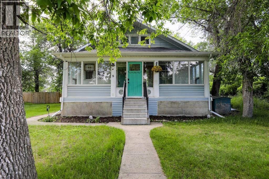 8 N 2 Street W, Magrath
