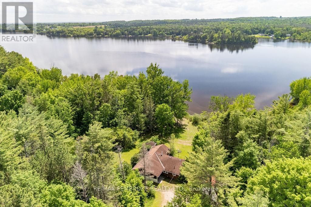 126 Hilltop Drive, Whitewater Region