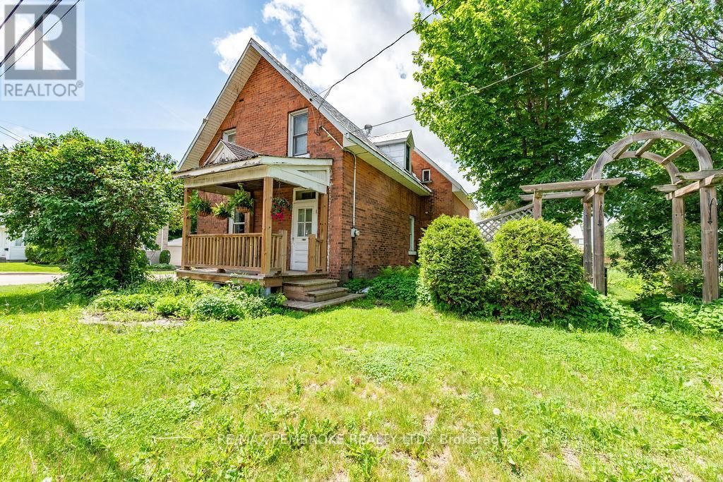 558 Mackay Street, Pembroke