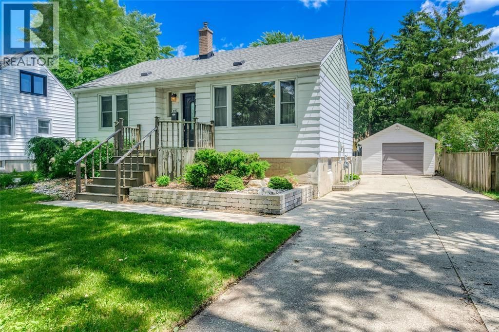 952 Woodland Avenue, Sarnia