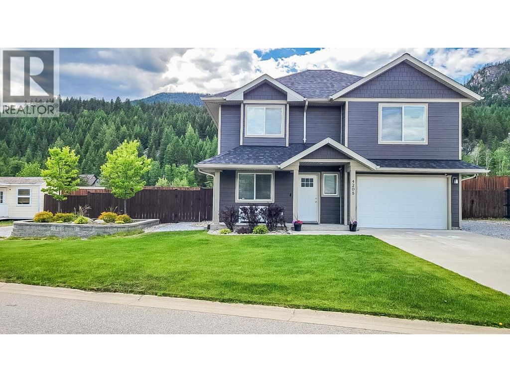4208 16th Avenue, Castlegar