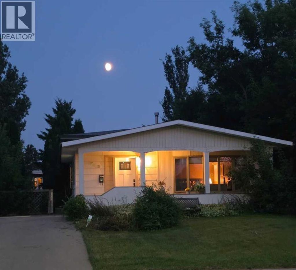 953 Columbia Boulevard W, Lethbridge