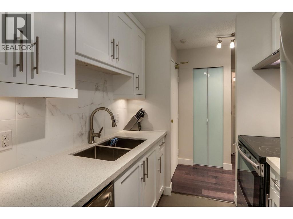 203 1611 E 3rd Avenue, Vancouver
