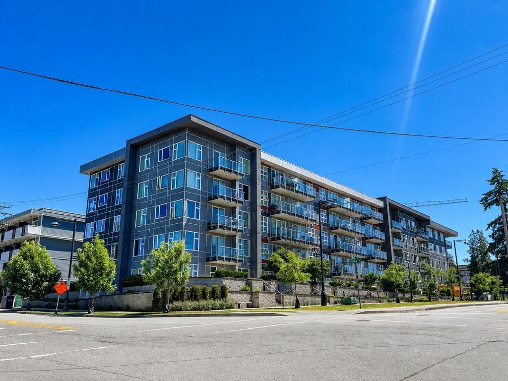 502 10838 Whalley Boulevard, Surrey