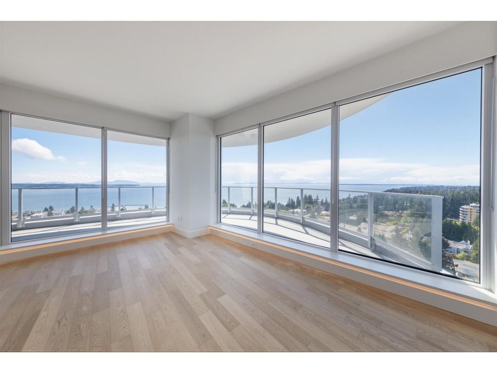 1605 1475 Foster Street, Surrey