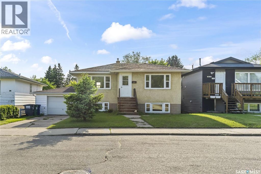 325 V Avenue S, Saskatoon