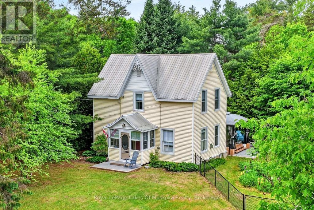 4 Spruce Street E, Lake Of Bays (mclean)